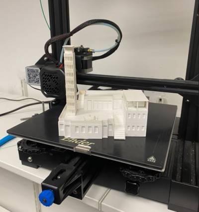 3 D Drucker mit einem Modell vom Mggelturm.