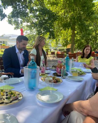 Abschlussgesprch auch mit dem Bezirksstadtrat Marco Brauchmann, Leiter der Abteilung Weiterbildung, Schule, Kultur und Sport (CDU)