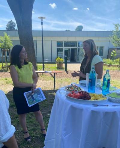 Weitere Erluterungen von Yvonne Wende, der Grnderin der Berlin Cosmopolitan School